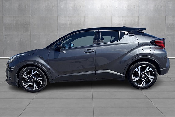 Toyota C-HR 2 of 23