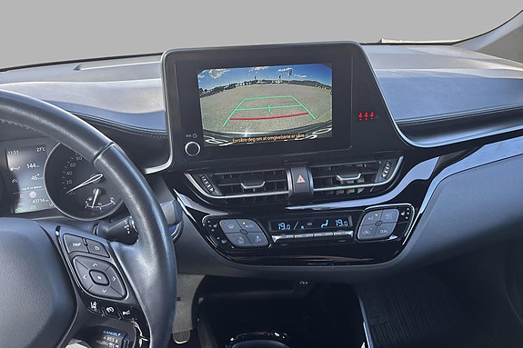 Toyota C-HR 14 of 23