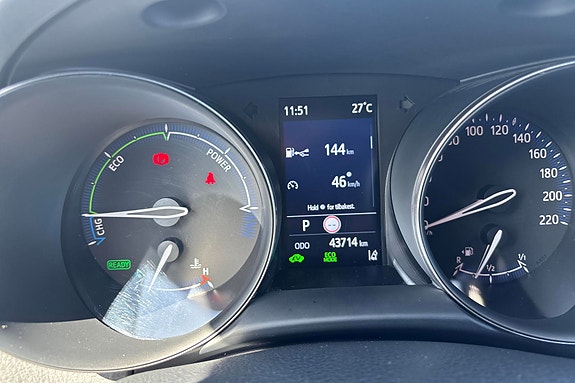 Toyota C-HR 12 of 23