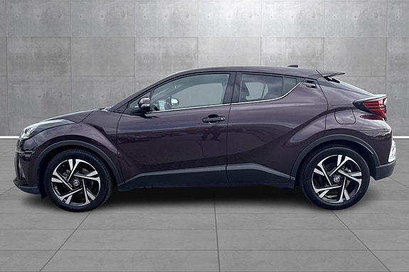 Toyota C-HR 2 of 22