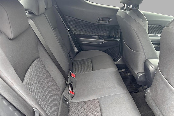 Toyota C-HR 17 of 22