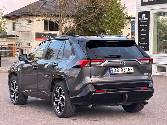 Toyota RAV4 Plug-in Hybrid 8 of 30