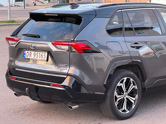 Toyota RAV4 Plug-in Hybrid 9 of 30