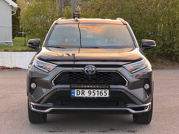 Toyota RAV4 Plug-in Hybrid 4 of 30