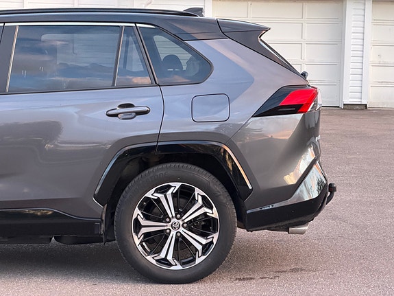 Toyota RAV4 Plug-in Hybrid 11 of 30