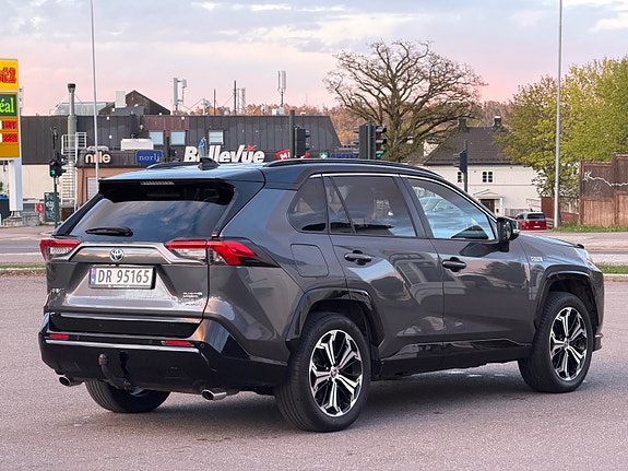 Toyota RAV4 Plug-in Hybrid 6 of 30