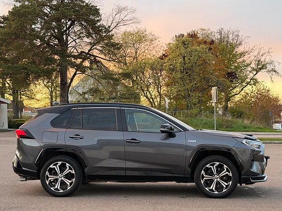 Toyota RAV4 Plug-in Hybrid 5 of 30