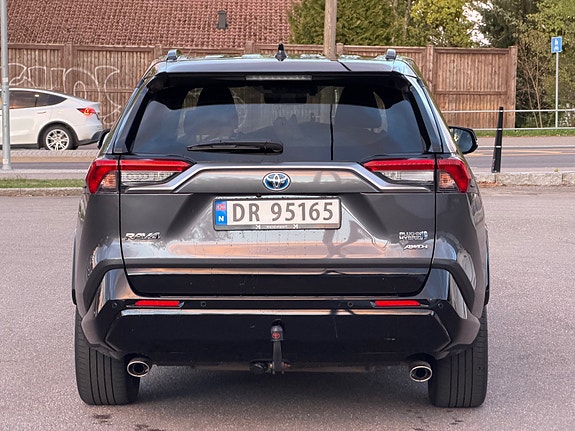 Toyota RAV4 Plug-in Hybrid 7 of 30