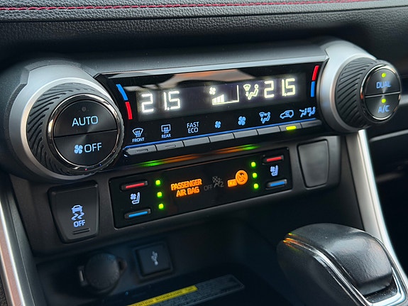 Toyota RAV4 Plug-in Hybrid 25 of 30