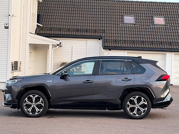 Toyota RAV4 Plug-in Hybrid 12 of 30