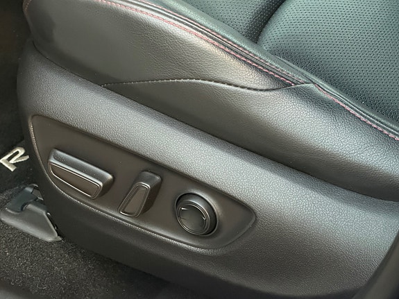 Toyota RAV4 Plug-in Hybrid 17 of 30