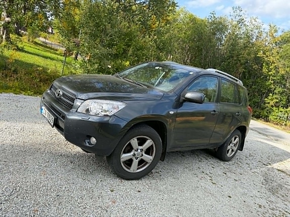 Toyota RAV4 3 of 4