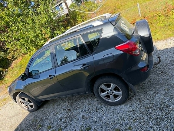 Toyota RAV4 2 of 4