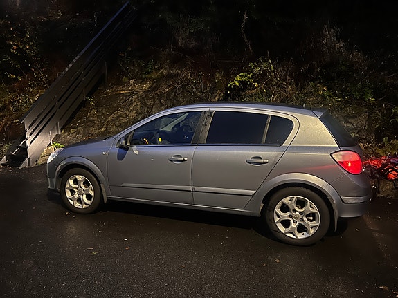 Opel Astra 2 of 30