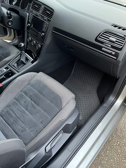 Volkswagen Golf VII 14 of 18