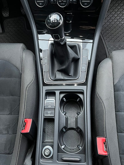 Volkswagen Golf VII 11 of 18