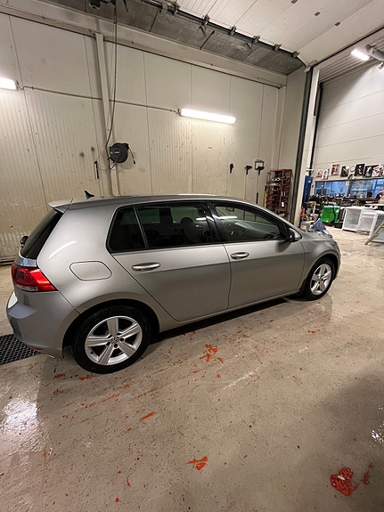 Volkswagen Golf VII 2 of 18