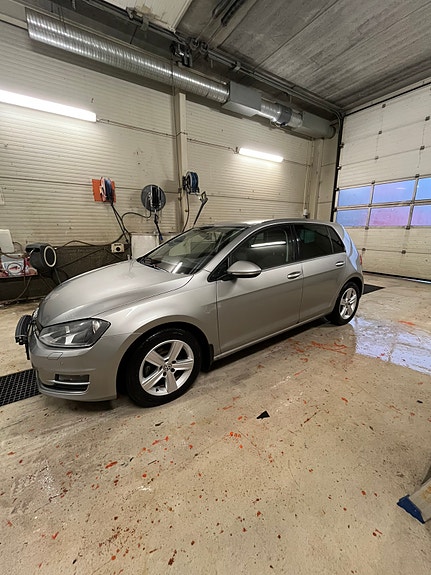 Volkswagen Golf VII 6 of 18