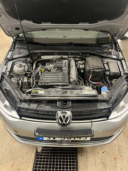 Volkswagen Golf VII 10 of 18