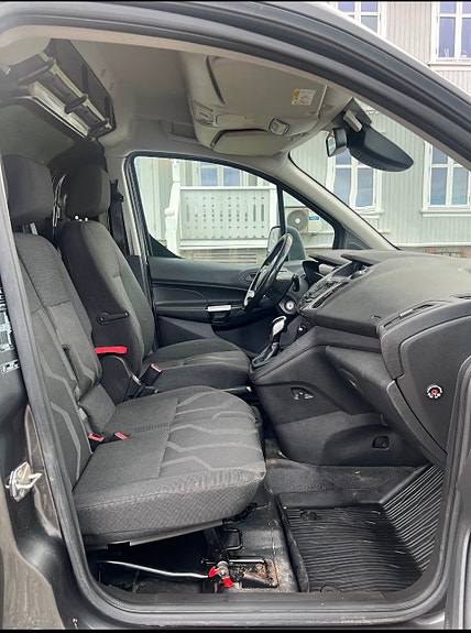 Ford Transit Connect 9 of 16