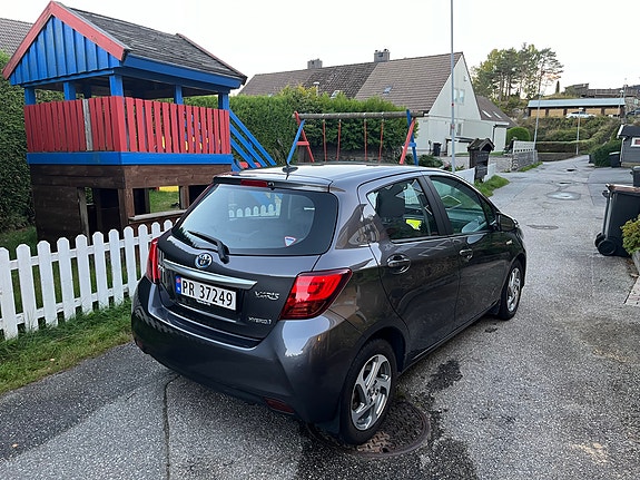 Toyota Yaris 16 of 16