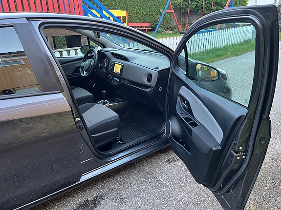 Toyota Yaris 6 of 16