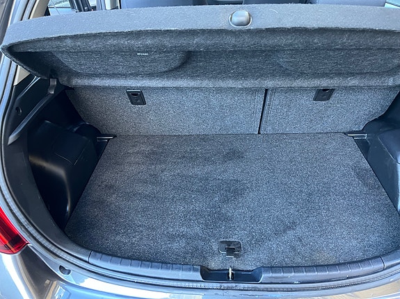 Toyota Yaris 3 of 16
