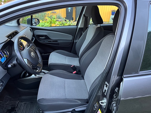 Toyota Yaris 11 of 16