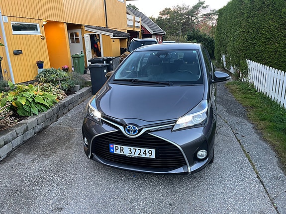 Toyota Yaris 14 of 16