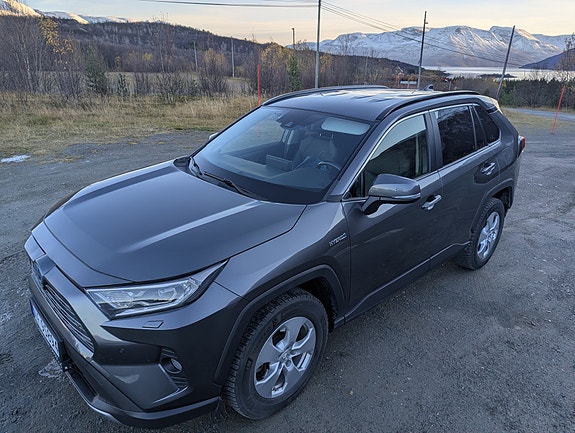 Toyota RAV4 3 of 29