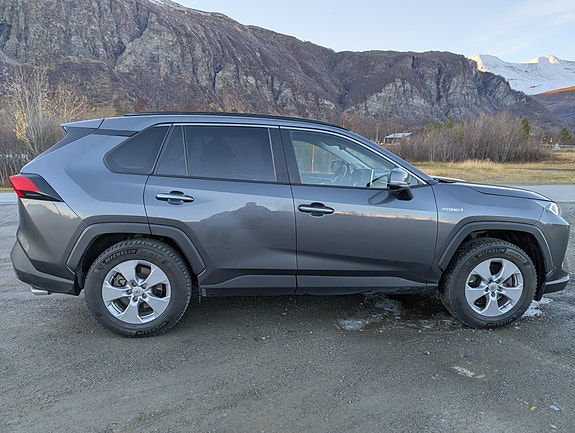 Toyota RAV4 6 of 29
