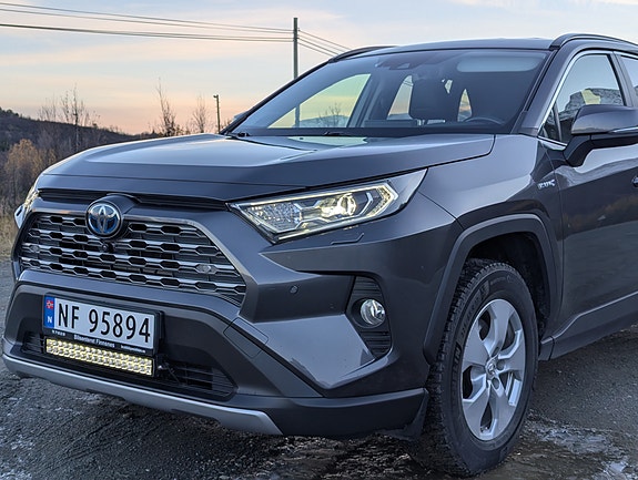 Toyota RAV4 2 of 29