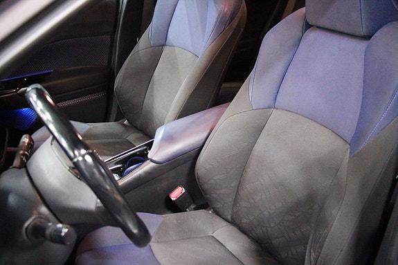 Toyota C-HR 7 of 13