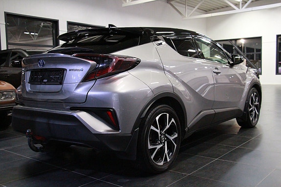 Toyota C-HR 4 of 13