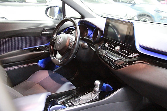 Toyota C-HR 11 of 13