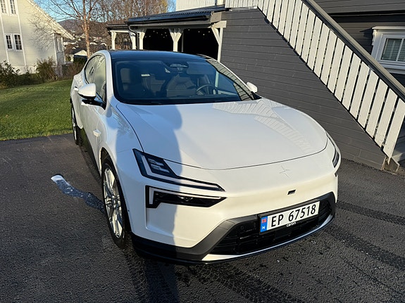Polestar 4 2 of 7
