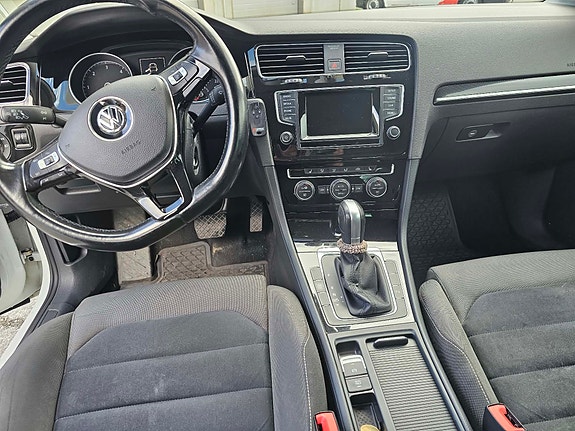 Volkswagen Golf VII 10 of 22