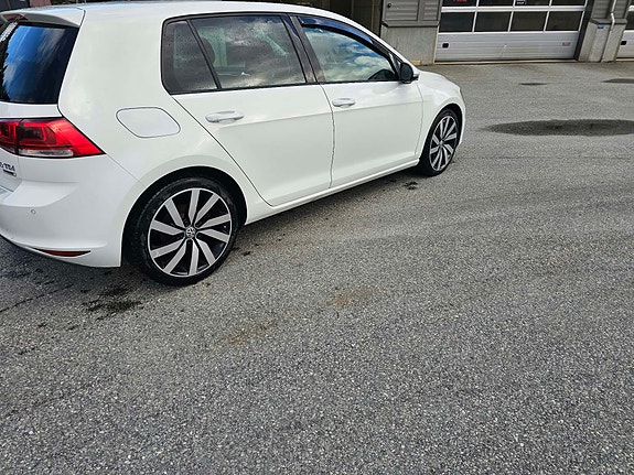 Volkswagen Golf VII 6 of 22