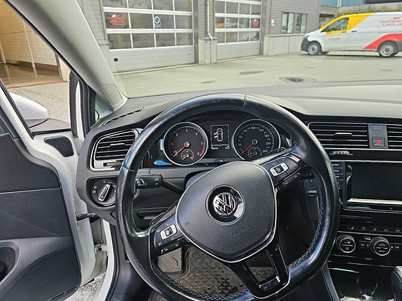 Volkswagen Golf VII 9 of 22