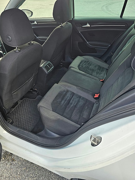 Volkswagen Golf VII 11 of 22