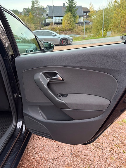 Volkswagen Polo 9 of 18