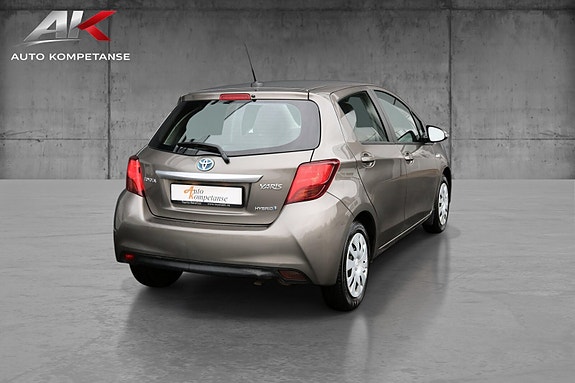 Toyota Yaris 6 of 18