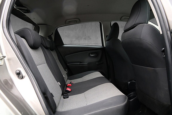 Toyota Yaris 10 of 18