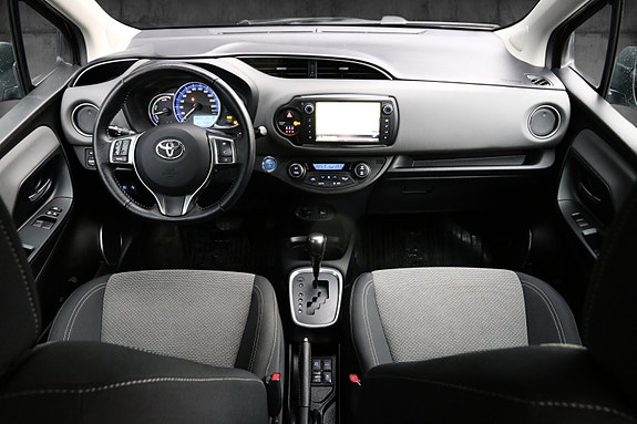 Toyota Yaris 12 of 18