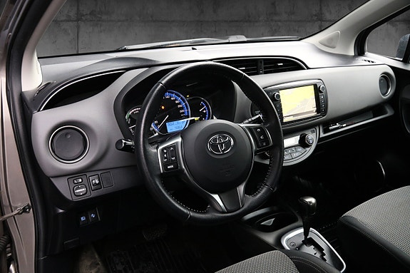 Toyota Yaris 7 of 18