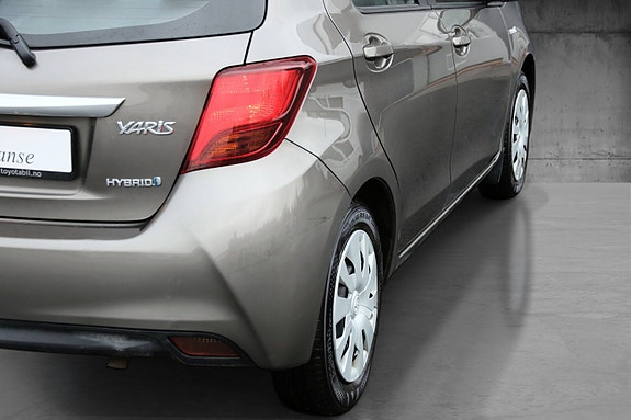Toyota Yaris 5 of 18
