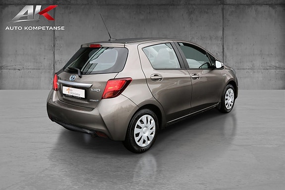 Toyota Yaris 4 of 18