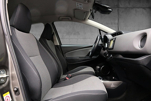 Toyota Yaris 11 of 18