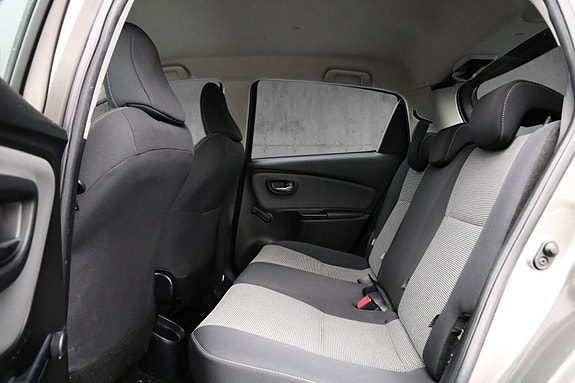 Toyota Yaris 9 of 18