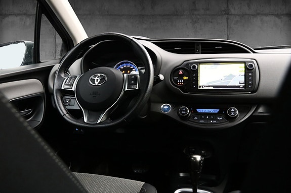 Toyota Yaris 14 of 18